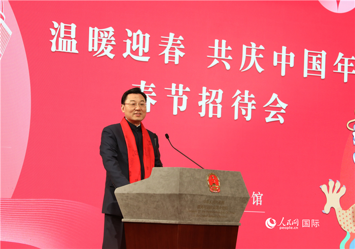 中國(guó)駐美國(guó)大使謝鋒發(fā)表致辭，向全體在美同胞致以親切問(wèn)候。人民網(wǎng)記者 李志偉攝