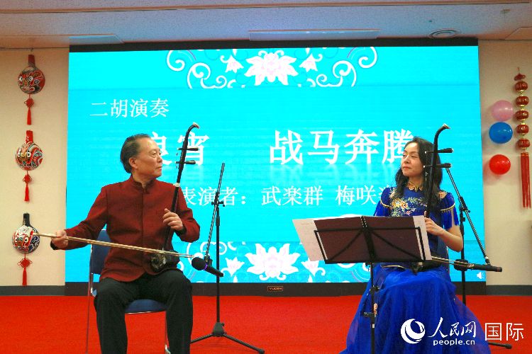 二胡合奏。人民網(wǎng) 許可攝