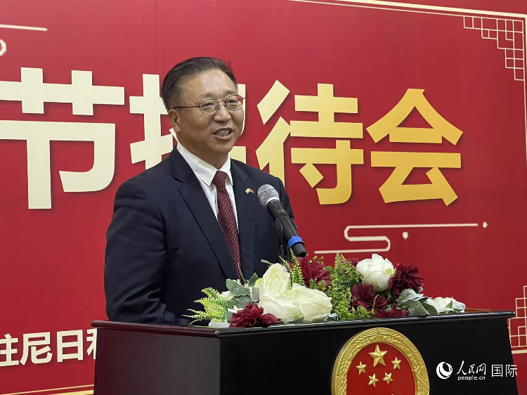 中國駐尼日利亞大使崔建春致辭。人民網(wǎng)記者 姜宣攝