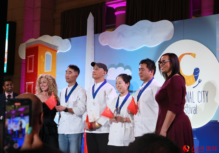 中國駐美國大使館的4名廚師榮獲專業(yè)評(píng)審亞軍。人民網(wǎng)記者 李志偉攝