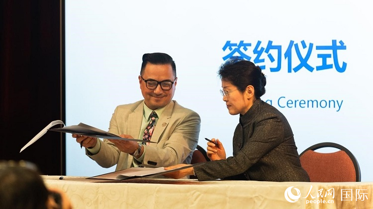 山東省圖書館與舊金山公共圖書館簽署合作協(xié)議。