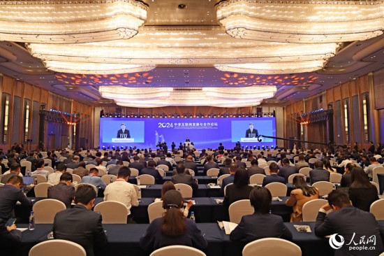  開幕式在廈門國際會議中心舉行。人民網(wǎng)記者 陳博攝