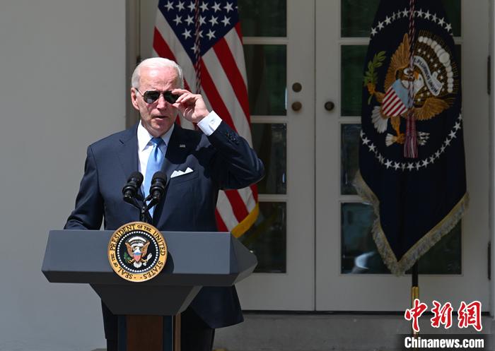 當(dāng)?shù)貢r(shí)間7月30日上午，美國(guó)總統(tǒng)拜登新冠檢測(cè)再次呈陽性。他此次沒有癥狀，但將采取隔離措施。資料圖為拜登7月27日解除隔離后在白宮發(fā)表講話。 <a target='_blank' href='/'><p  align=