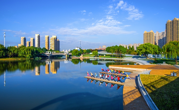 漫步街頭，科產(chǎn)城人融合的理念貫穿始終。無錫高新區(qū)管委會供圖