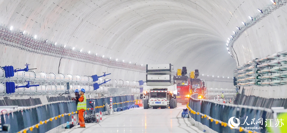 江陰靖江長江隧道右線施工現(xiàn)場。朱其攝