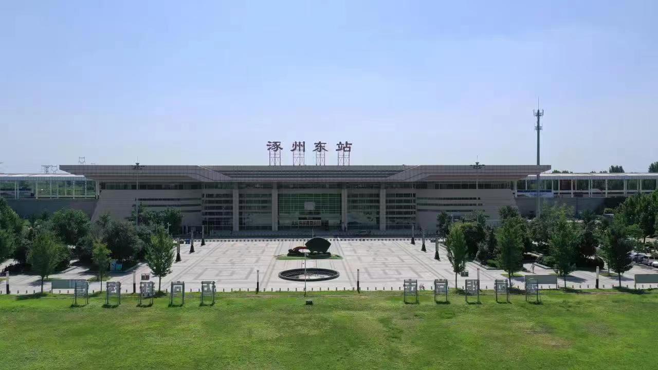 通勤專列高鐵始發(fā)站涿州東站。 熊華明、王聚言攝