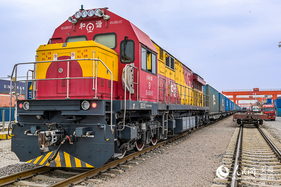合肥中歐班列整裝待發(fā)。人民網(wǎng)記者 苗子健攝