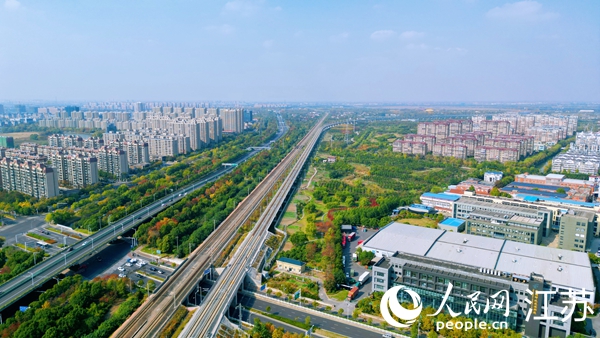 航拍幸福街道。人民網(wǎng)記者 王繼亮攝