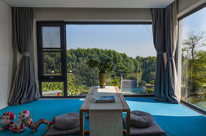 位于四頂山腳下的四頂山居，推窗見景，望山親水。吳芳攝