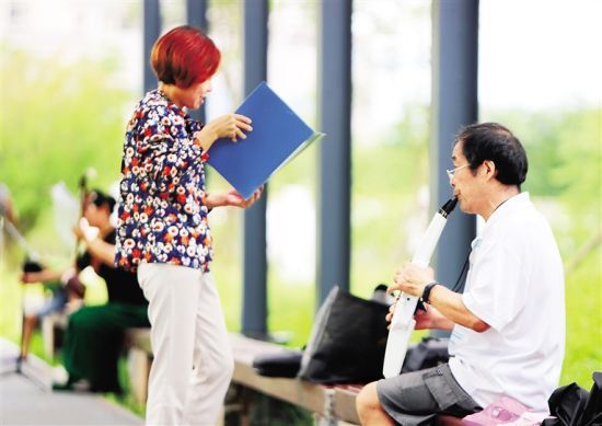 美舍河鳳翔濕地公園成為市民休閑的好去處。 南國(guó)都市報(bào)記者 汪承賢 攝