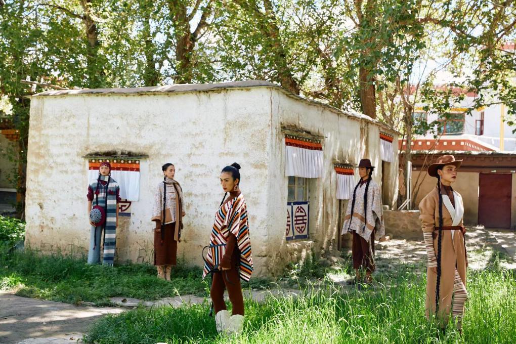 滬藏攜手構建江孜氆氌全產業(yè)鏈體系：“指尖技藝”跨入發(fā)展“新賽道”