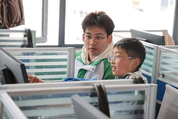 為驗證“高反風險預測”小程序，這群高中生真去了趟高原