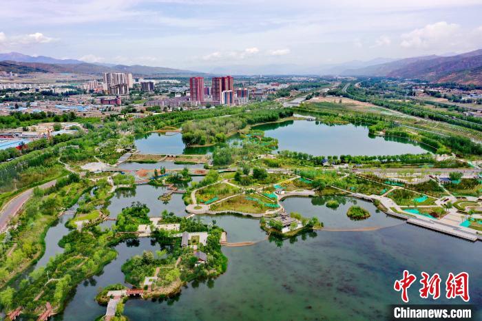 西北城市西寧立生態(tài)文明高地新典范：“一城山水、百園千姿”