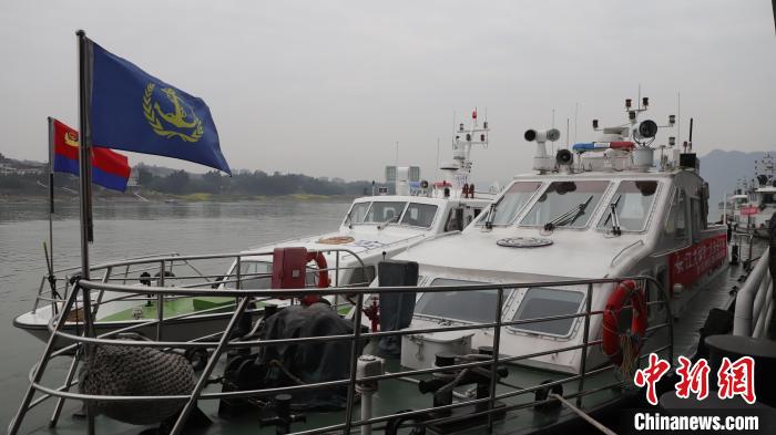 聯(lián)合巡江守護(hù)活動(dòng)現(xiàn)場?！〗部h融媒體中心 攝