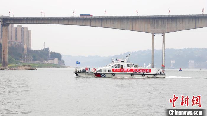 聯(lián)合巡江守護(hù)活動(dòng)現(xiàn)場?！〗部h融媒體中心 攝