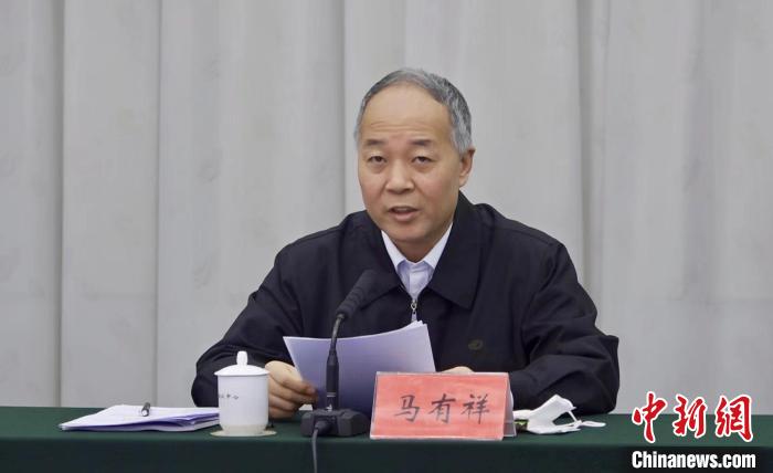 圖為農(nóng)業(yè)農(nóng)村部副部長(zhǎng)馬有祥在部省共同打造青海綠色有機(jī)農(nóng)畜產(chǎn)品輸出地推進(jìn)會(huì)議上講話?！±罱瓕?攝