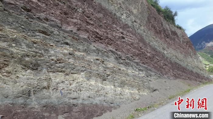 青藏高原東部始新世熱魯盆地的湖相沉積?！≈锌圃呵嗖馗咴?供圖