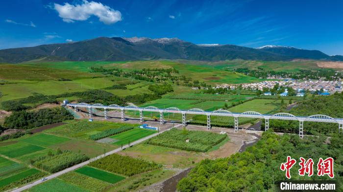 圖為引大濟(jì)湟西干渠的渡槽。(資料圖) 青海省水利廳 供圖