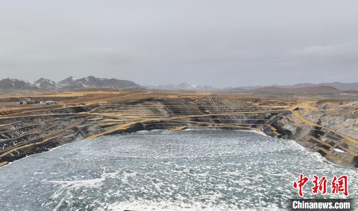 航拍圖為青海省海西蒙古族藏族自治州天峻縣木里礦區(qū)?！●R銘言 攝