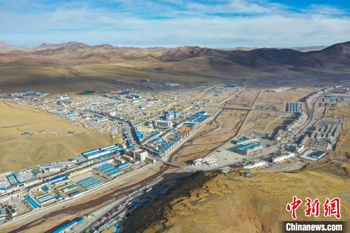 西藏安多：深秋時(shí)節(jié)高原小城風(fēng)光美