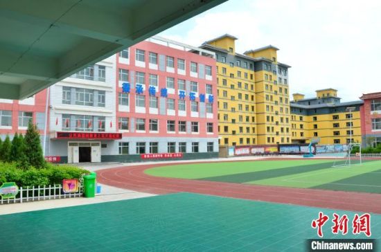 圖為化隆縣第一小學?！◆?shù)り枴z