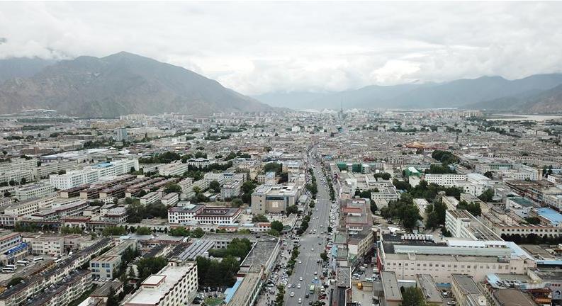 8?10日無人機拍攝的拉薩城市一景?新華社記?? 王益? ?.jpg