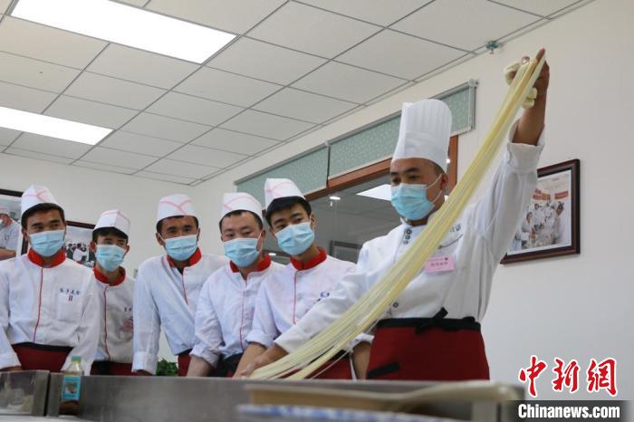 甘肅推特色企業(yè)新型學(xué)徒制培訓(xùn)：企校合作、工學(xué)交替