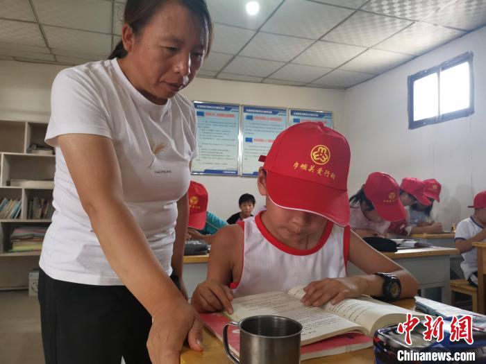 甘肅鄉(xiāng)村巾幗標兵干一行愛一行：教書、建勞務(wù)施工隊成“大拿”