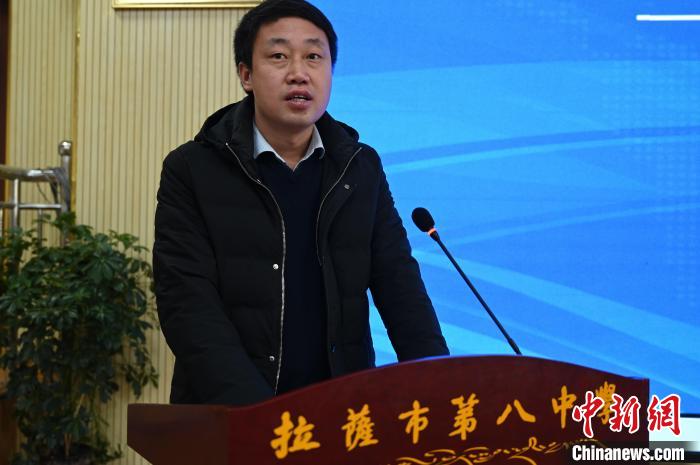 圖為城關區(qū)委副書記、區(qū)委教育工作領導小組組長汪鋒致辭。　趙朗 攝