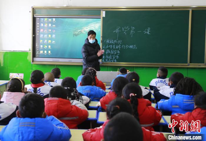 圖為學(xué)生正在上課?！●R銘言 攝