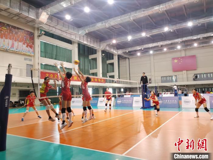 圖為全國青少年女排在天津進(jìn)行集訓(xùn)。　天津體育學(xué)院供圖