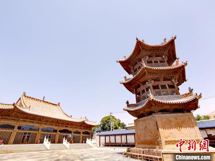 圖為阿河灘清真寺局部。　張?zhí)砀?攝