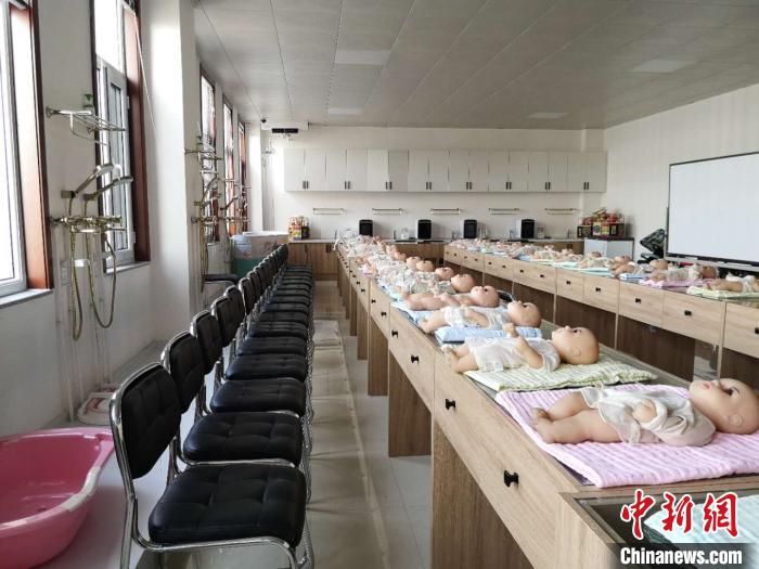 由人社部重點(diǎn)幫扶打造的“天鎮(zhèn)保姆”，已成為全國知名的勞務(wù)輸出品牌。　范麗芳 攝