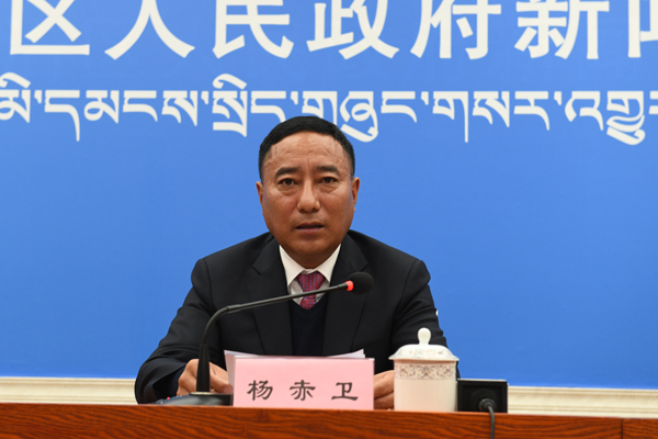 楊赤衛(wèi) 林芝市常委、政府副市長.JPG