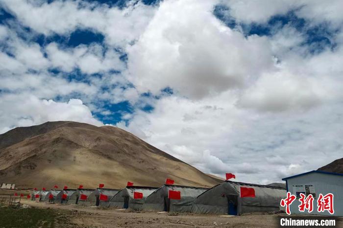 圖為西藏康馬縣的高原溫室大棚?！⒔ㄜ?攝