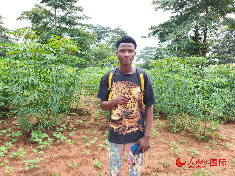 中文系的一位當(dāng)?shù)貙W(xué)生。 人民網(wǎng)記者 黃培昭攝