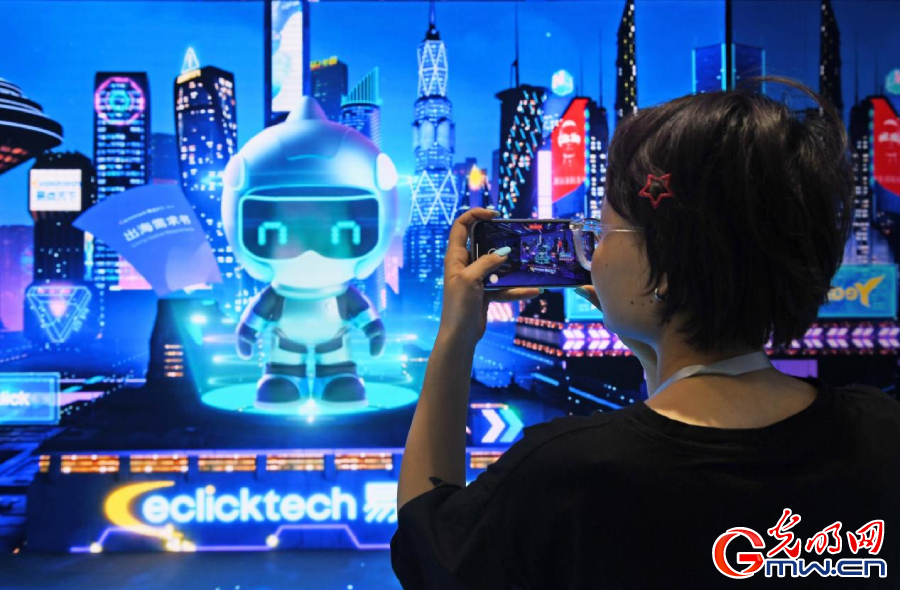 組圖丨AI、網(wǎng)絡(luò)安全、跨境電商……數(shù)字經(jīng)濟(jì)如此 “陜”耀