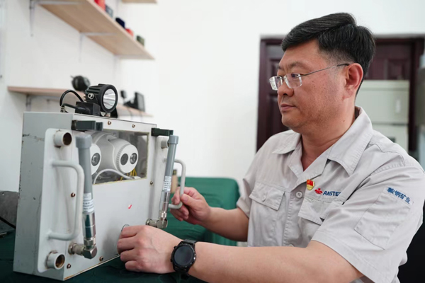 工作中的馬連成。受訪者供圖