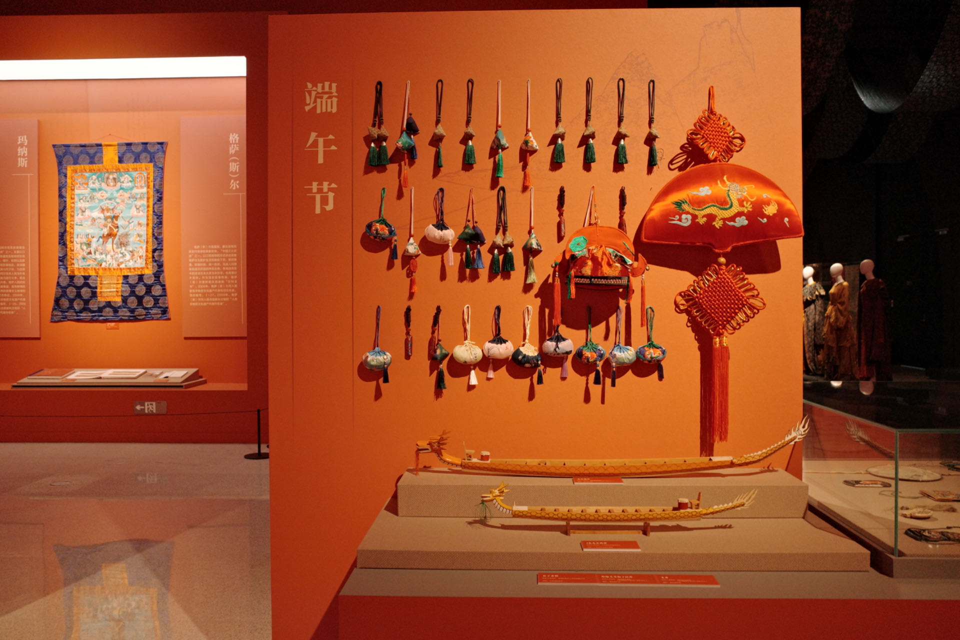 “氣象萬(wàn)千——中國(guó)非遺保護(hù)實(shí)踐主題展”展示了端午節(jié)主題的非遺。人民網(wǎng)記者 劉微攝