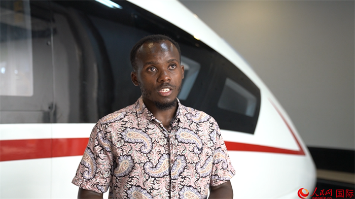 北京交通大學(xué)肯尼亞籍留學(xué)生卡里烏接受人民網(wǎng)采訪。人民網(wǎng) 周琳佳攝