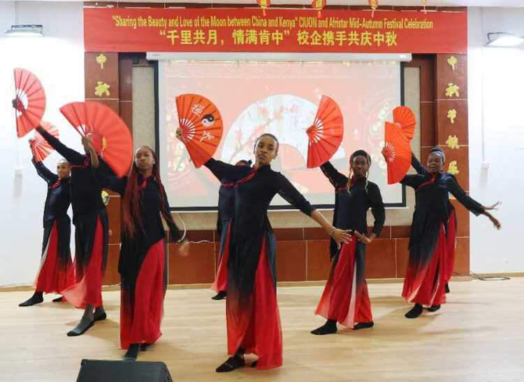 資訊有故事丨海外慶中秋活動創(chuàng)意滿滿 外國友人說“我知道了中國人為什么慶祝這個(gè)節(jié)日”