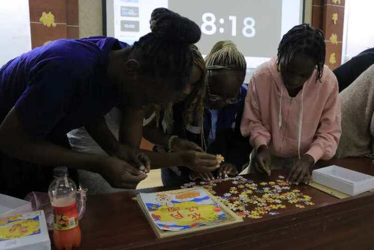 資訊有故事丨海外慶中秋活動創(chuàng)意滿滿 外國友人說“我知道了中國人為什么慶祝這個(gè)節(jié)日”