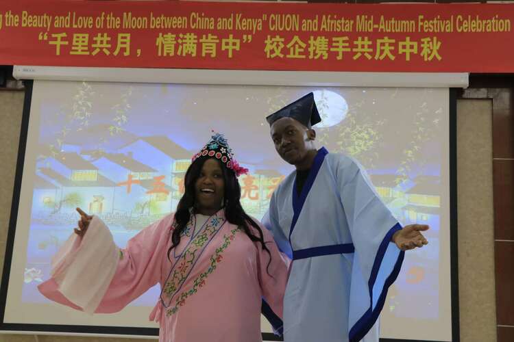 資訊有故事丨海外慶中秋活動創(chuàng)意滿滿 外國友人說“我知道了中國人為什么慶祝這個(gè)節(jié)日”