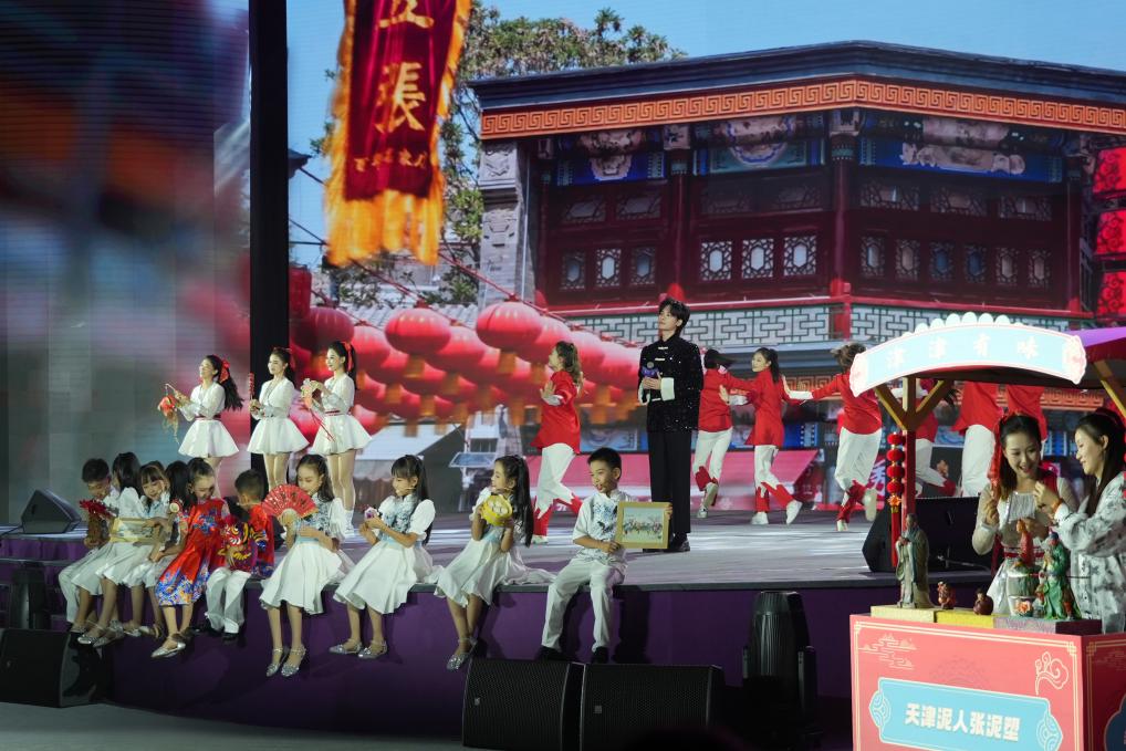 《津門謠》節(jié)目現(xiàn)場。人民網(wǎng)記者 于凱攝