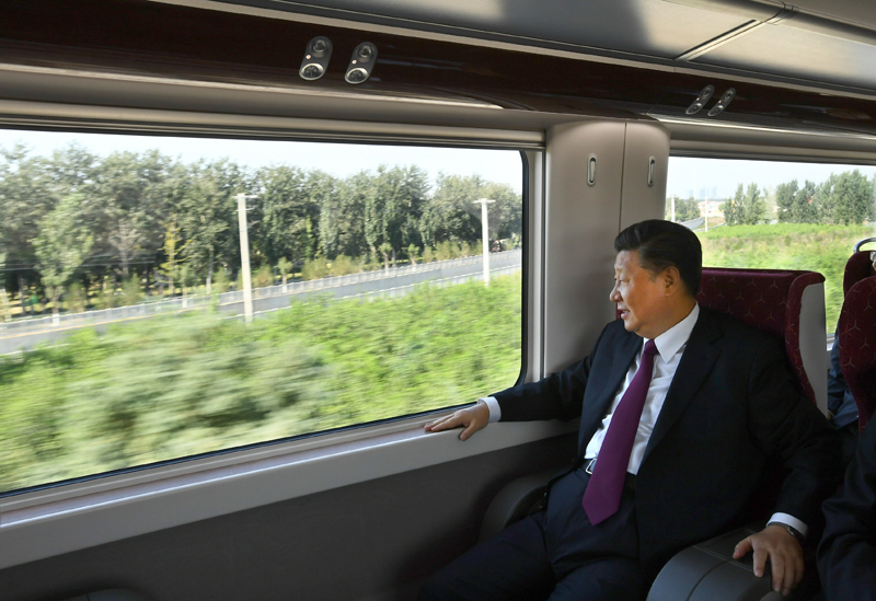 2019年9月25日，習(xí)近平總書記乘坐軌道列車前往北京大興國際機(jī)場。