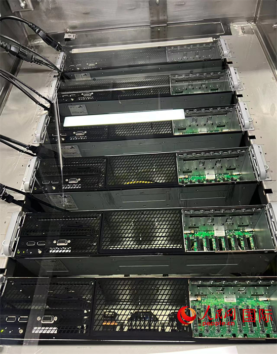液冷服務(wù)器。人民網(wǎng)記者曾書柔攝