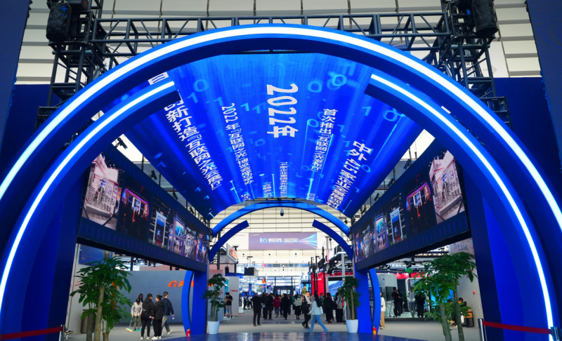 【烏鎮(zhèn)觀潮】加速智慧互聯(lián)，從“枕水烏鎮(zhèn)”駛向“數(shù)字藍?！? oldsrc=