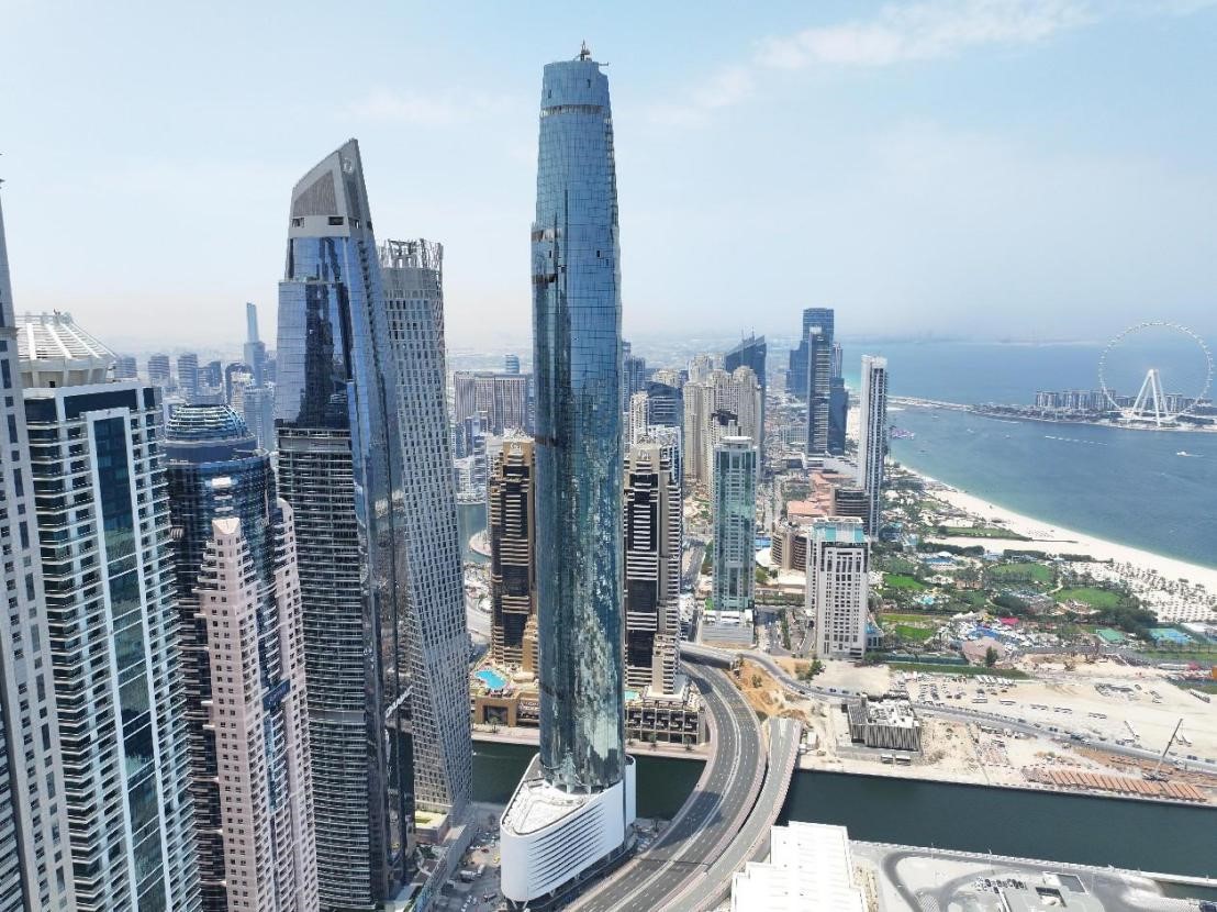 圖中最高建筑即為迪拜藍天酒店。中鐵十八局供圖
