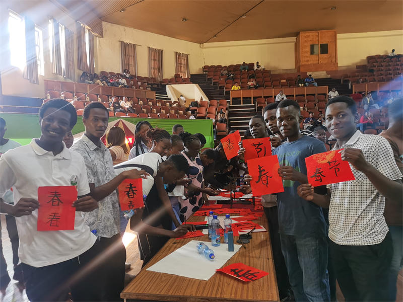 卡巴拉克大學(xué)春節(jié)體驗(yàn)活動(dòng)。埃格頓大學(xué)孔子學(xué)院供圖