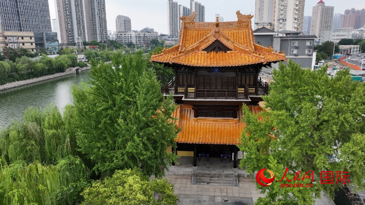 黃樓外觀。人民網(wǎng)記者 余樂攝